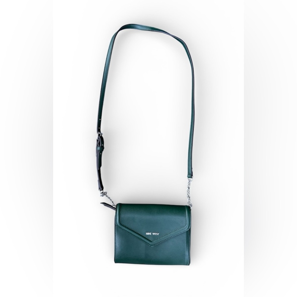 Stunning 9 West crossbody purse. Brand new.
Holds everything you need!